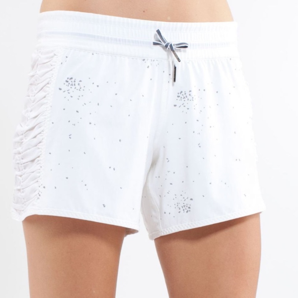 Lululemon Run: Around Short Reflective Reversible Size 6